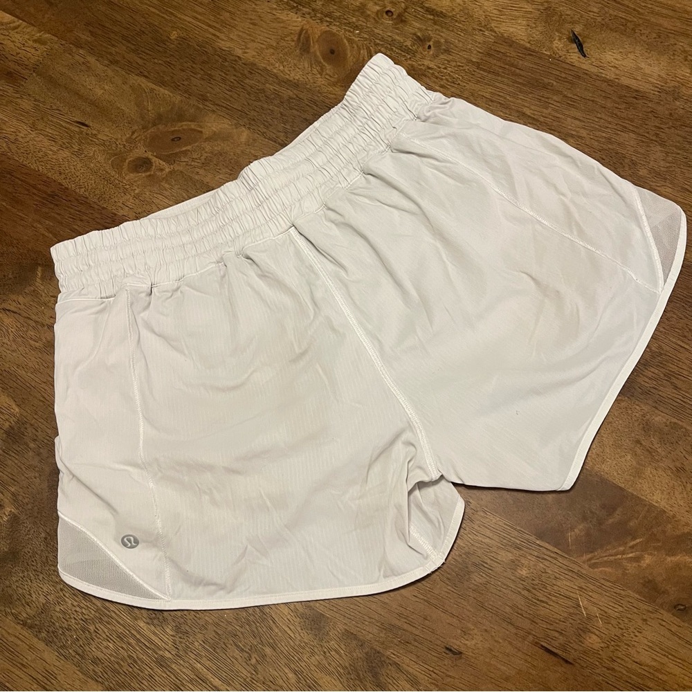 Lululemon Hotty Hot Short *High-Rise Long 4"
White Size 6 - Picture 12 of 16
